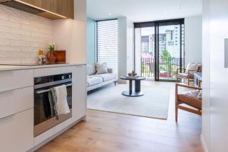 2 Bedroom with Carpark Overlooks Central East Frame - 3