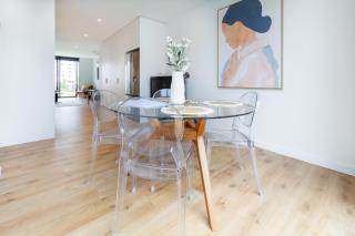 2 Bedroom with Carpark Overlooks Central East Frame - 5