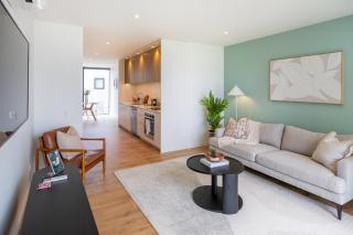 2 Bedroom with Carpark Overlooks Central East Frame - 7