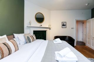 The Roman Kove Apartment Bath - 9