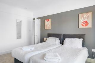 7-Bed Contractor House in Wallasey- free parking - 8