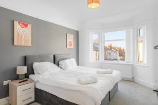 7-Bed Contractor House in Wallasey- free parking - 5