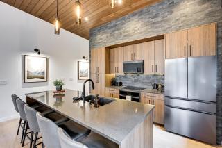 Ski In and Out The Mountainside House with Hot Tub! - 1