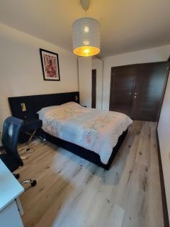 Host-Free Ensuite Double Bed by Heathrow - 5