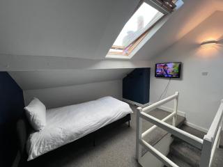 The Bluebird B&B II - 4