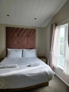 Luxury Lodge at Parkdean Camber Sands Resort - 3