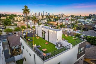 Sunset Views from Private Rooftop in Luxe Townhome - 7