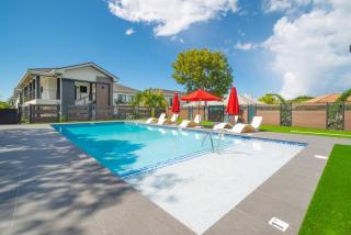 Arza Modern Escape - Stylish 1BR Apt Pool ad Gym - 9