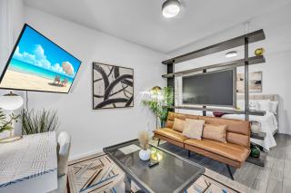 Modern Studio City Views - 4