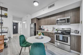 Modern Studio City Views - 6