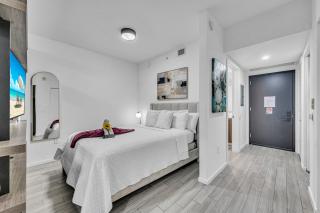 Modern Studio City Views - 3