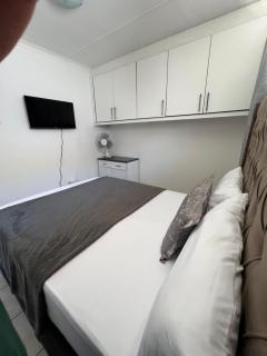 Zolas guest house - 0