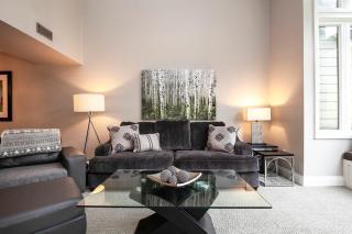 Hillside Lookout - Ski-In Ski-Out Alpine Escape - 4