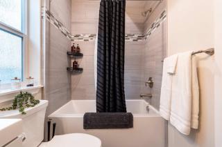 New modern home - movie and game room - Family Friendly - 7