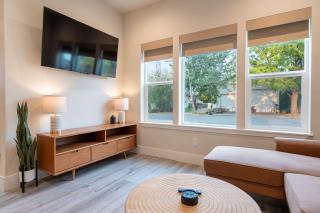 New modern home - movie and game room - Family Friendly - 4