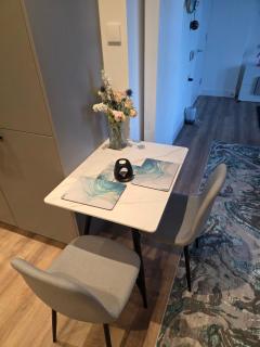 Cozy bedroom 2 in a Charming London Flat - 9