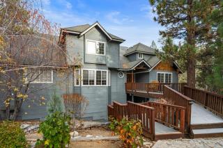 Big Bear Nest at Eagle Mountain - Game Room, Pool Table, Ping Pong, Foosball, Jet Tub, 3 Fireplaces - 0