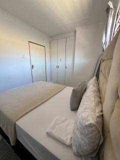 Zolas guest house - 4