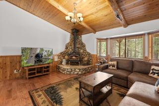 Leaf & Needle - Walk to Lake & Village, Picnic Table, Single Story, Fenced Yard - 9