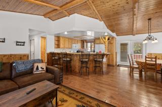 Leaf & Needle - Walk to Lake & Village, Picnic Table, Single Story, Fenced Yard - 7