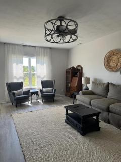 Doe Ridge – Hilltop Country Home with Hot Tub ➠ 2049 - 3