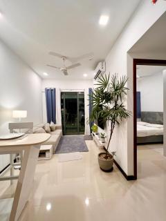 Colombo Skyline Luxury Apartments at Tri-Zen - Pool and Amazing City Views - 9