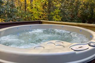 Hot Tub & Fire Pit: Cozy Cabin in Maggie Valley - 8