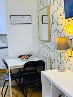 Landvue Stays Modern 2 Bed 2 Bath Apartment with free parking! - 3