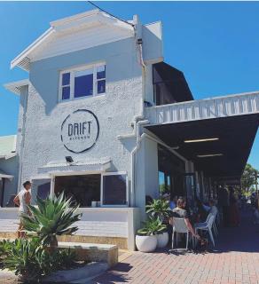 Scarborough Beach Front Resort - Shell Seven - 9