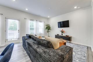 Private Patio! Sleek and Stylish Smithfield Townhome - Smithfield - 4