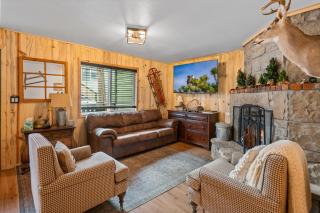 The Hideaway - Near Lake & Village, Hot Tub, Fireplace, AC - 0