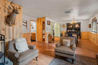 The Hideaway - Near Lake & Village, Hot Tub, Fireplace, AC - 5