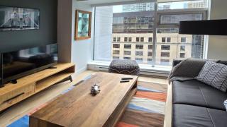 Pet-Friendly Furnished 1B Rental in Montreal with Skyline Views & Concierge - 0