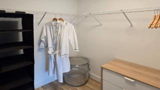 Pet-Friendly Furnished 1B Rental in Montreal with Skyline Views & Concierge - 5