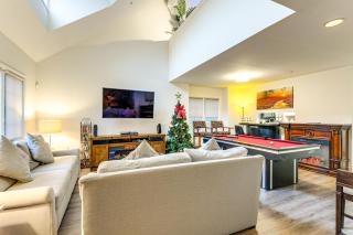 Elevator In-Unit 3-Story Condo Only 14 Mi to DC! - 0