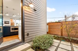 Southside Sanctuary, Modern Comforts - 6