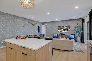 Hyve-The Cosmo-Walk To Broadway - 7