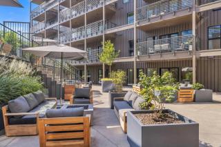 Hyve - Waves - Walk To Broadway - 7