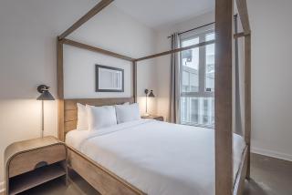 Old Montreal Penthouse Iconic Location - 8