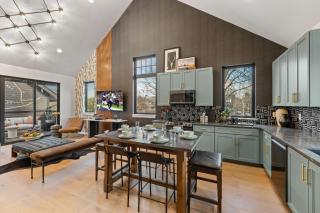 Modern Cowboy - Private Balcony - Mins To Broadway - 9