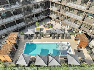 Hyve - Harmony Strum - Walk to Broadway - Pool & Gym - 6