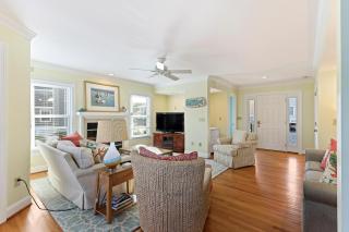 PB17: 17 Pelican Bay - 8