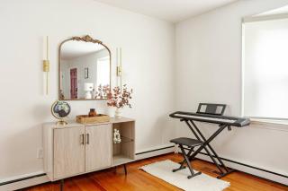 Elegant Spacious Retreat Perfect For Families - 8