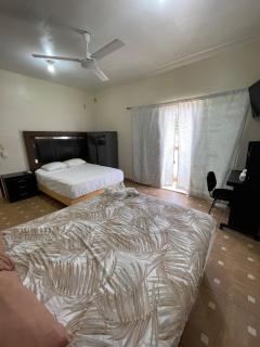 confortable casa de 3 habitaciones con aire acondicionado - 1