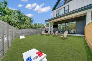 Sleeps 42 2 Pools & Game Room 11BR near Downtown - 2