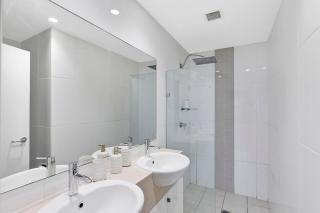 Rooftop Terrace & Pool, Walk to Beach & Cafés - 2