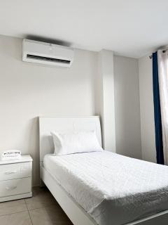 Piscina con Bbq en Villa privada cerca de centros comerciales con 3 habitaciones, 5 Camas, seguridad 24-7 - 1