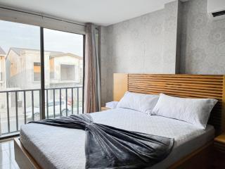 Piscina con Bbq en Villa privada cerca de centros comerciales con 3 habitaciones, 5 Camas, seguridad 24-7 - 4