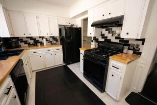 Amazing 4BR Family Retreat 10 Min to Downtown - 1