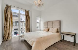 Entire place in Richmond hill Modern Luxury Home - 9